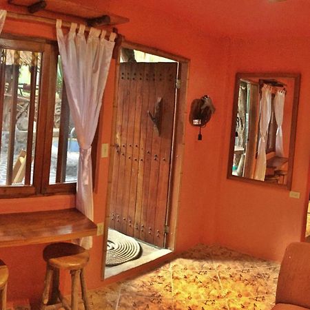 Lonesome George Ecolodge بويرتو أيورا الغرفة الصورة