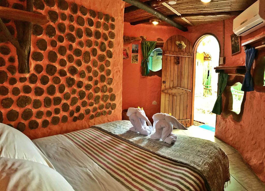 Lonesome George Ecolodge بويرتو أيورا المظهر الخارجي الصورة